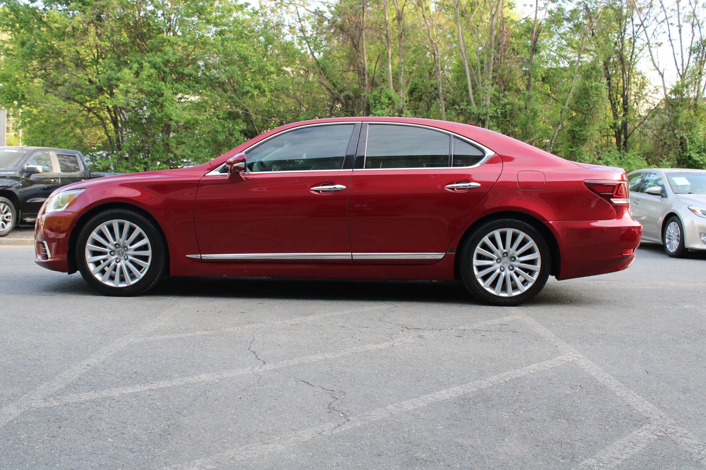 Used 2013 Lexus LS 460 w/ Comfort Pkg RWD image 29