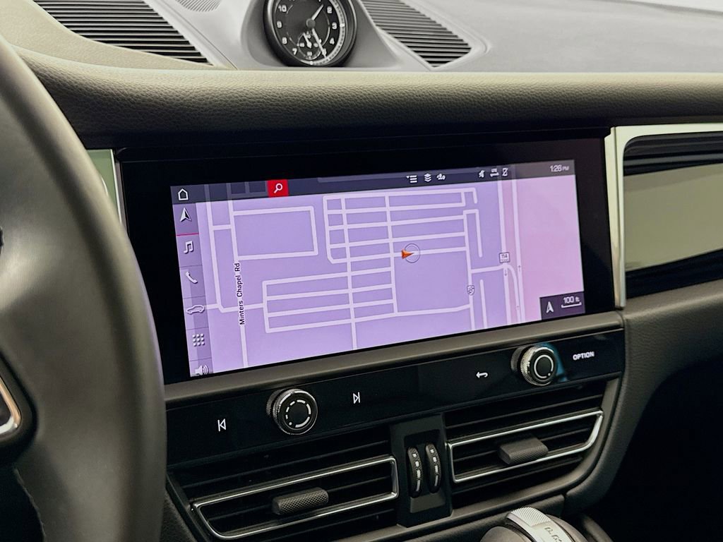 Certified 2025 Porsche Macan AWD/4WD image 19
