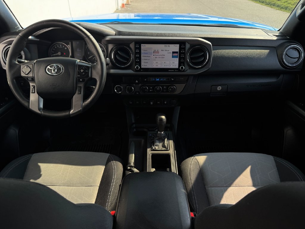 Used 2020 Toyota Tacoma TRD Off-Road w/ Technology Package AWD/4WD image 13