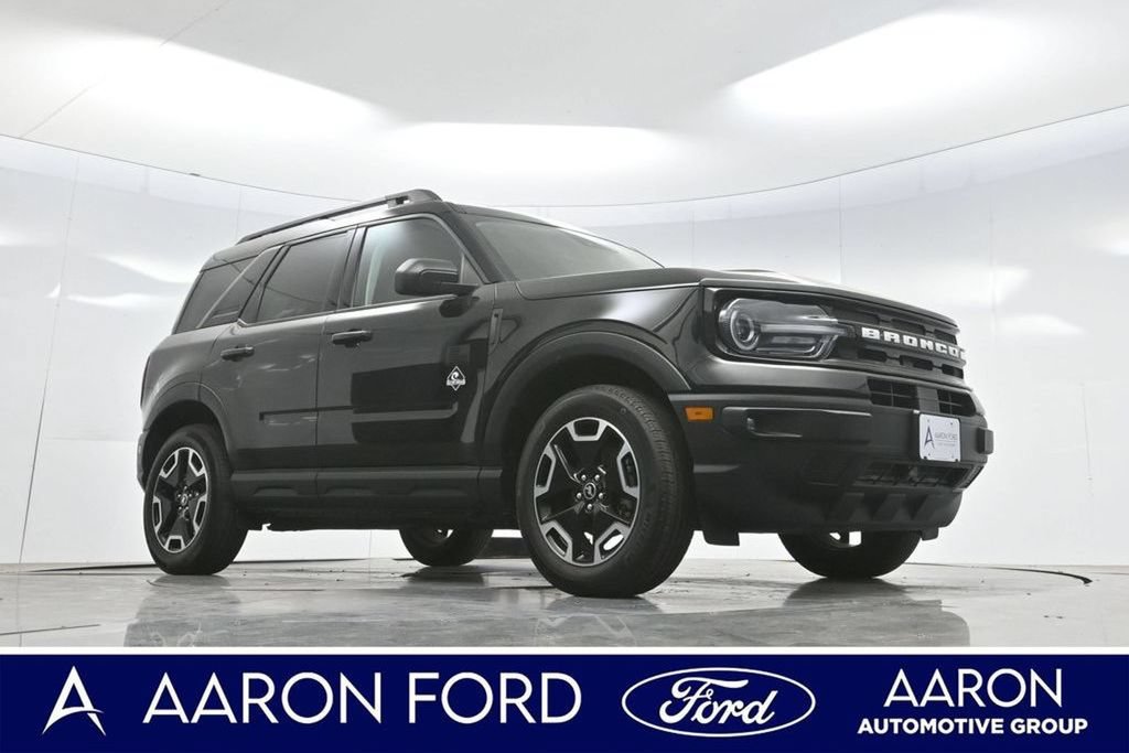 Used 2023 Ford Bronco Sport Outer Banks w/ Tech Package AWD/4WD image 2