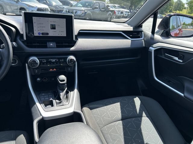 Used 2025 Toyota RAV4 XLE AWD/4WD image 17