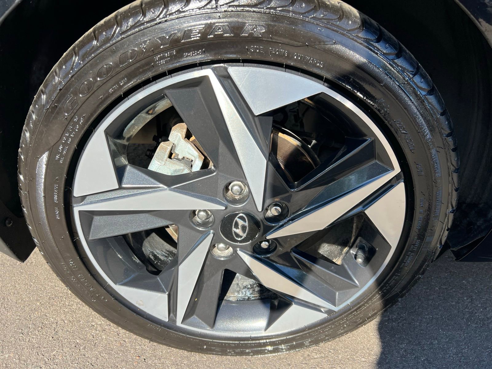 Used 2023 Hyundai Elantra Limited image 13