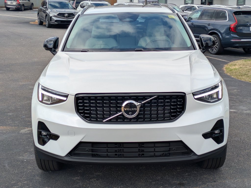 New 2026 Volvo XC40 B4 Plus w/ Climate Package FWD image 9