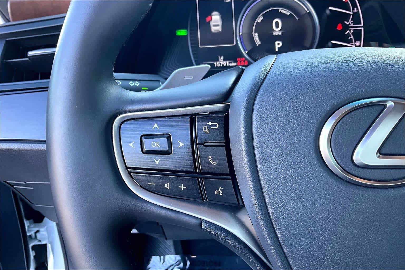 Used 2024 Lexus ES 300h w/ Premium Package FWD image 24