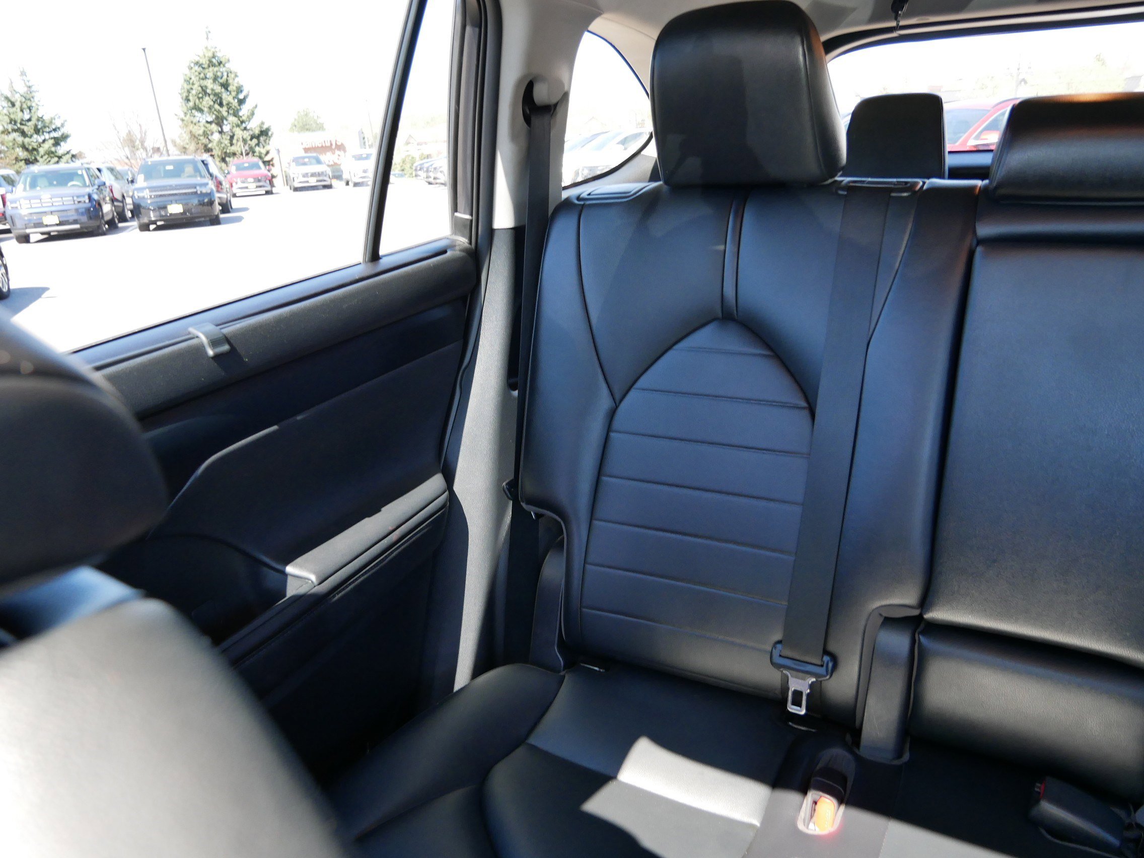 Used 2020 Toyota Highlander XLE AWD/4WD image 12