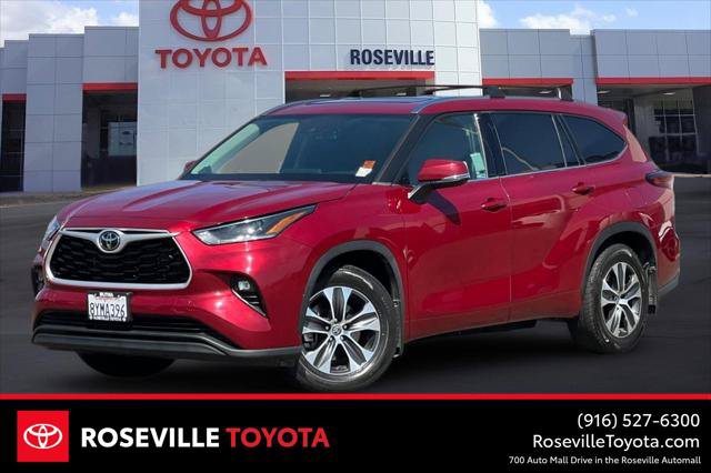 Certified 2021 Toyota Highlander XLE AWD/4WD image 1