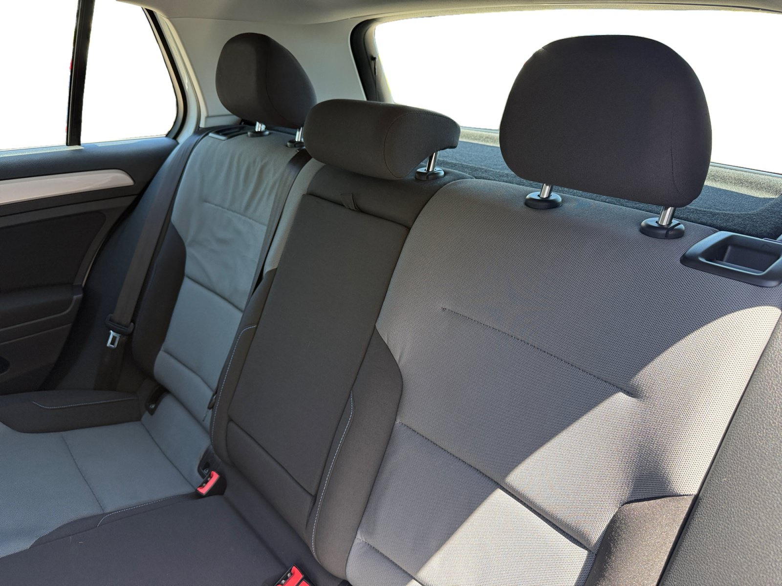 Used 2015 Volkswagen e-Golf Limited Edition FWD image 16