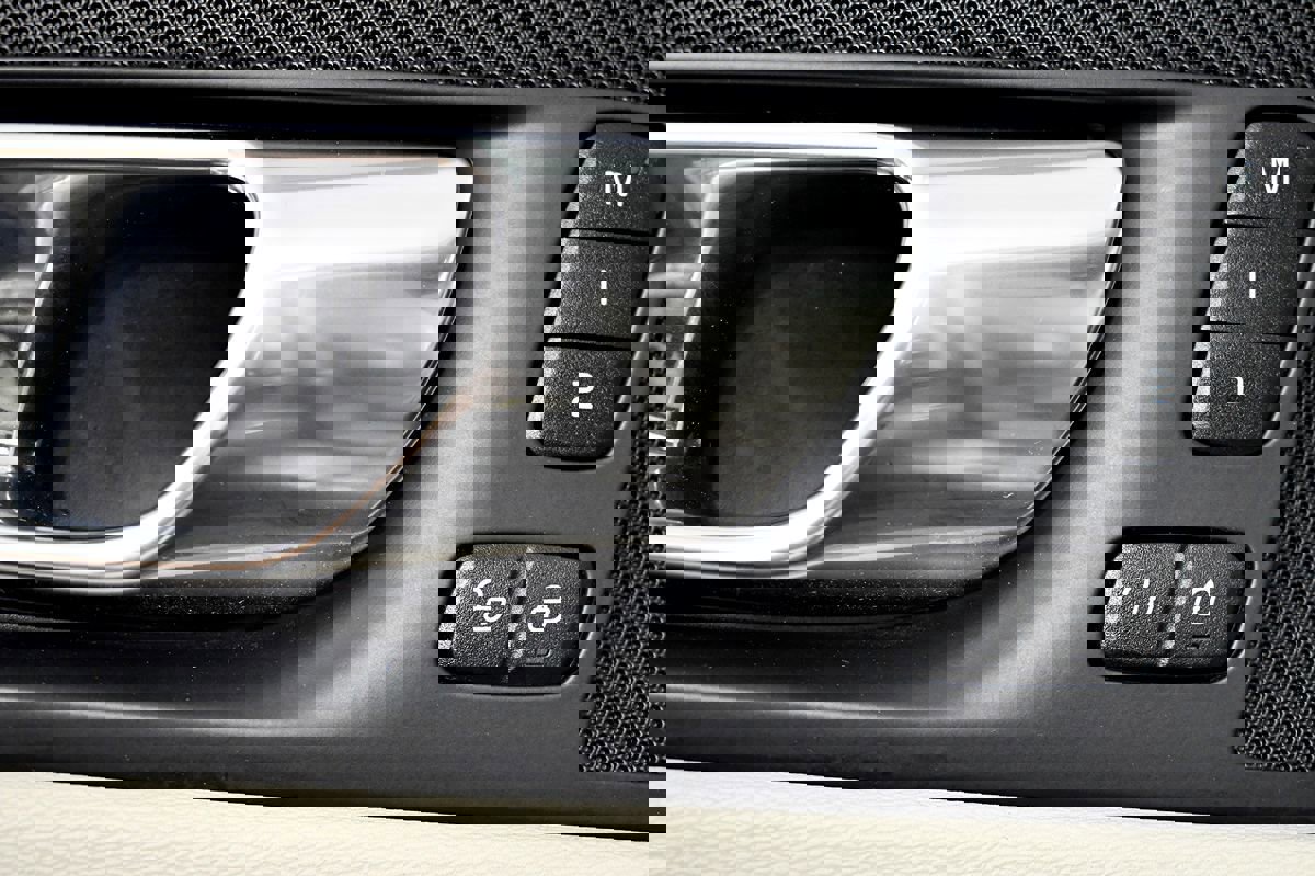 Used 2022 Volvo XC60 B5 Momentum image 16