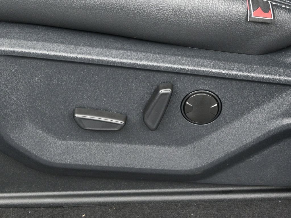 New 2026 Ford F250 Lariat w/ Black Appearance Package image 11