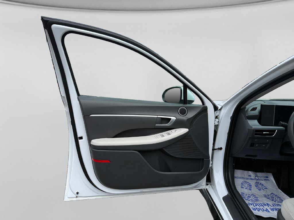 Used 2025 Hyundai Sonata SEL FWD image 17
