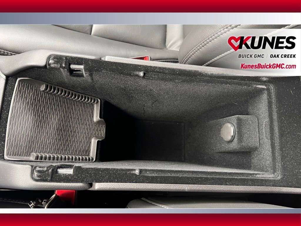 Used 2025 Cadillac XT4 Premium Luxury image 29