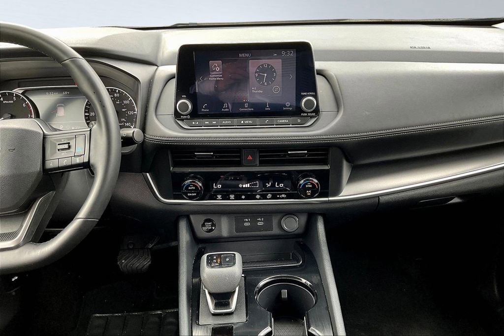 Used 2025 Nissan Rogue SV image 10