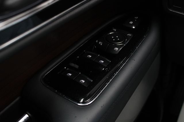 Used 2023 Lincoln Navigator L Reserve image 6