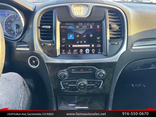 Used 2016 Chrysler 300 C RWD image 17