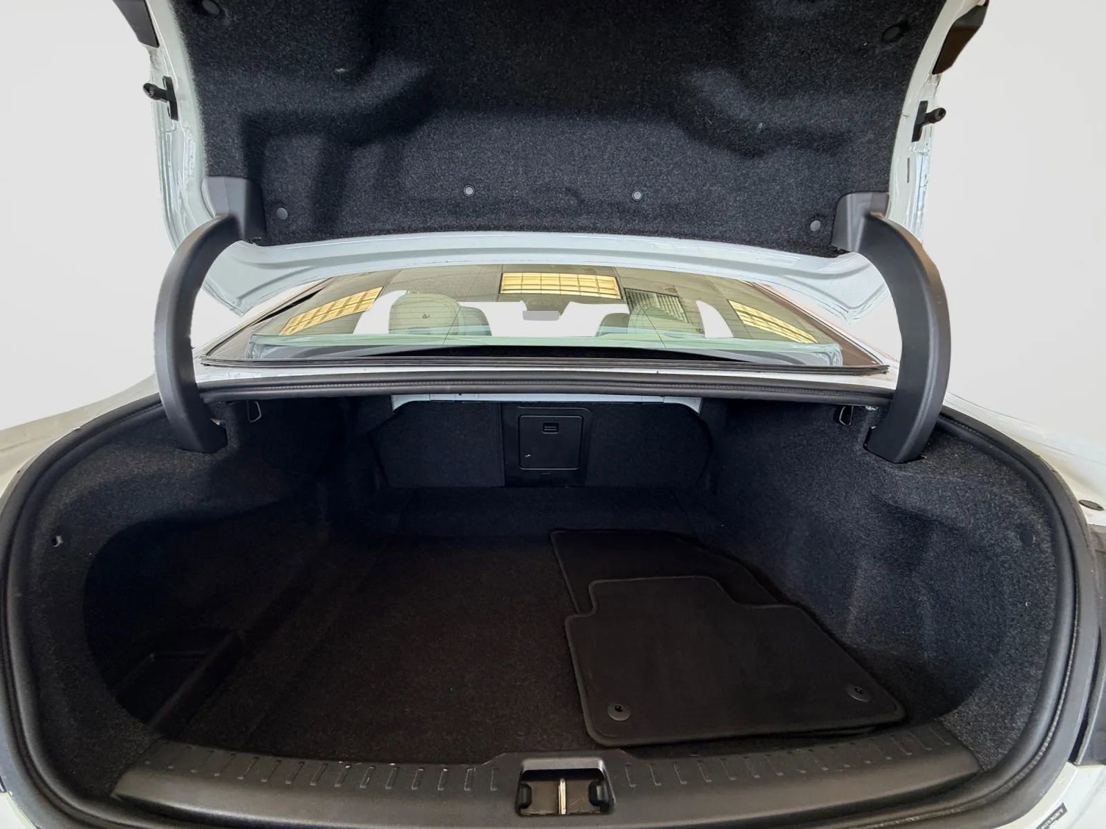 Used 2021 Volvo S60 T6 Momentum image 14