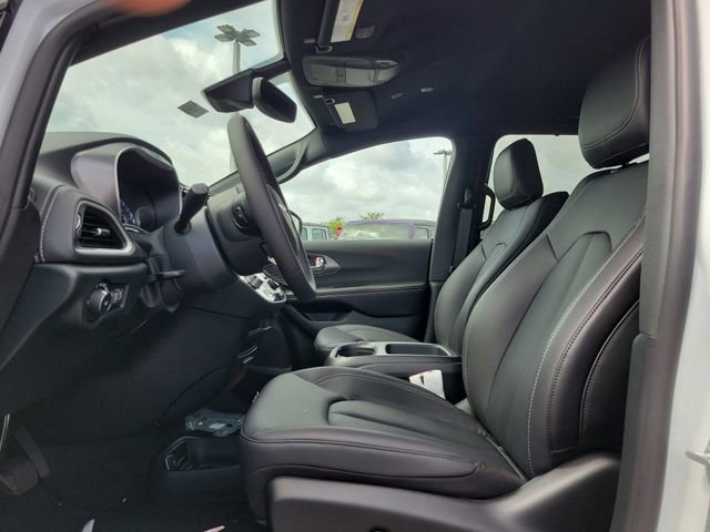 New 2026 Chrysler Pacifica Select FWD image 13