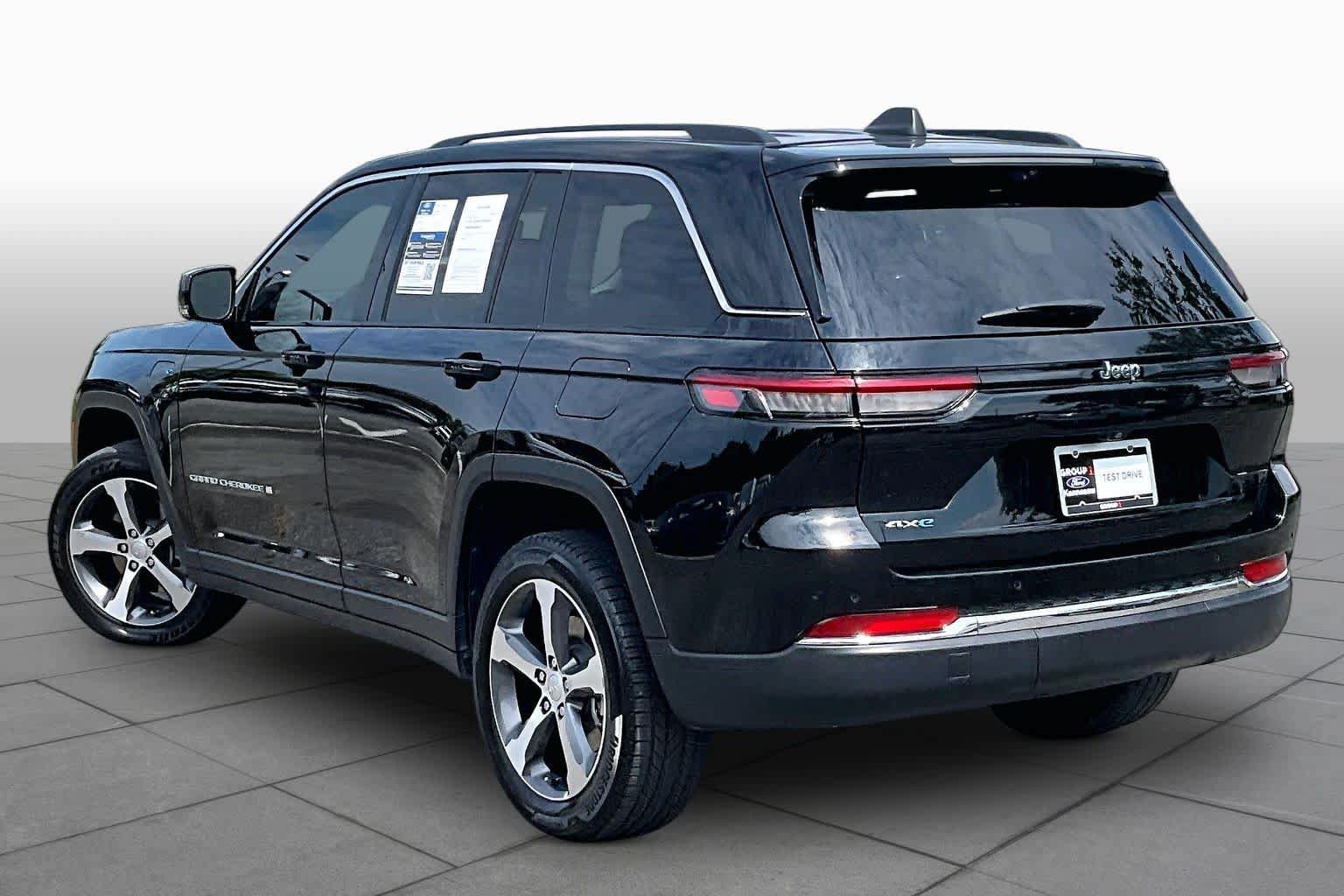 Used 2022 Jeep Grand Cherokee Limited 4xe w/ Luxury Tech Group II AWD/4WD image 12