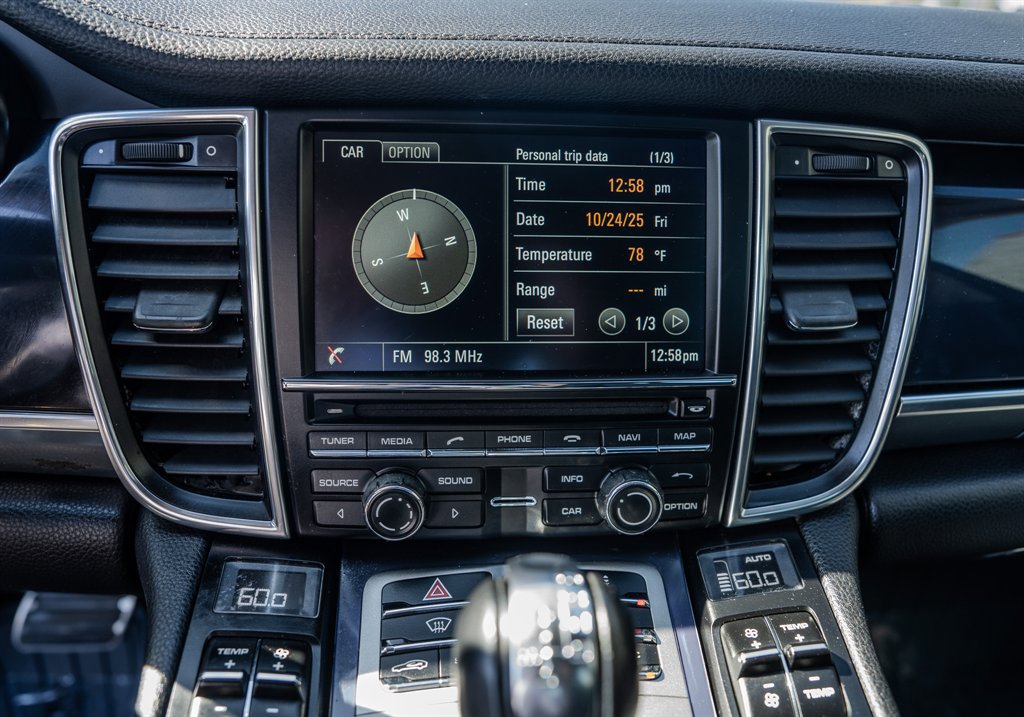 Used 2014 Porsche Panamera 4 image 19
