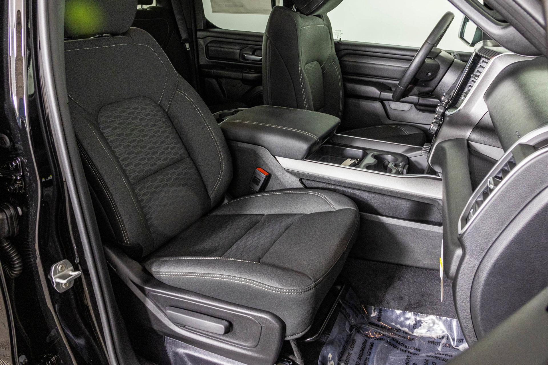 New 2026 RAM 1500 Express AWD/4WD image 40