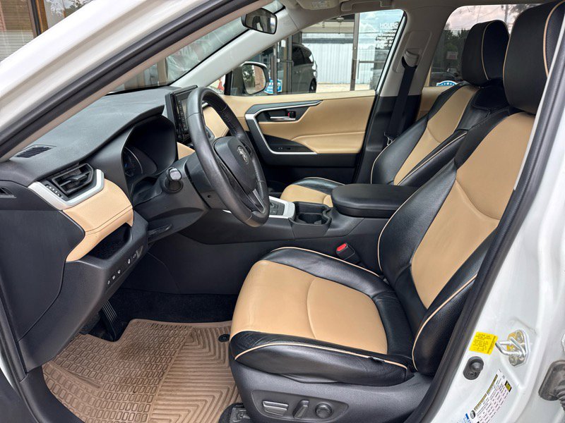 Used 2020 Toyota RAV4 XLE image 6