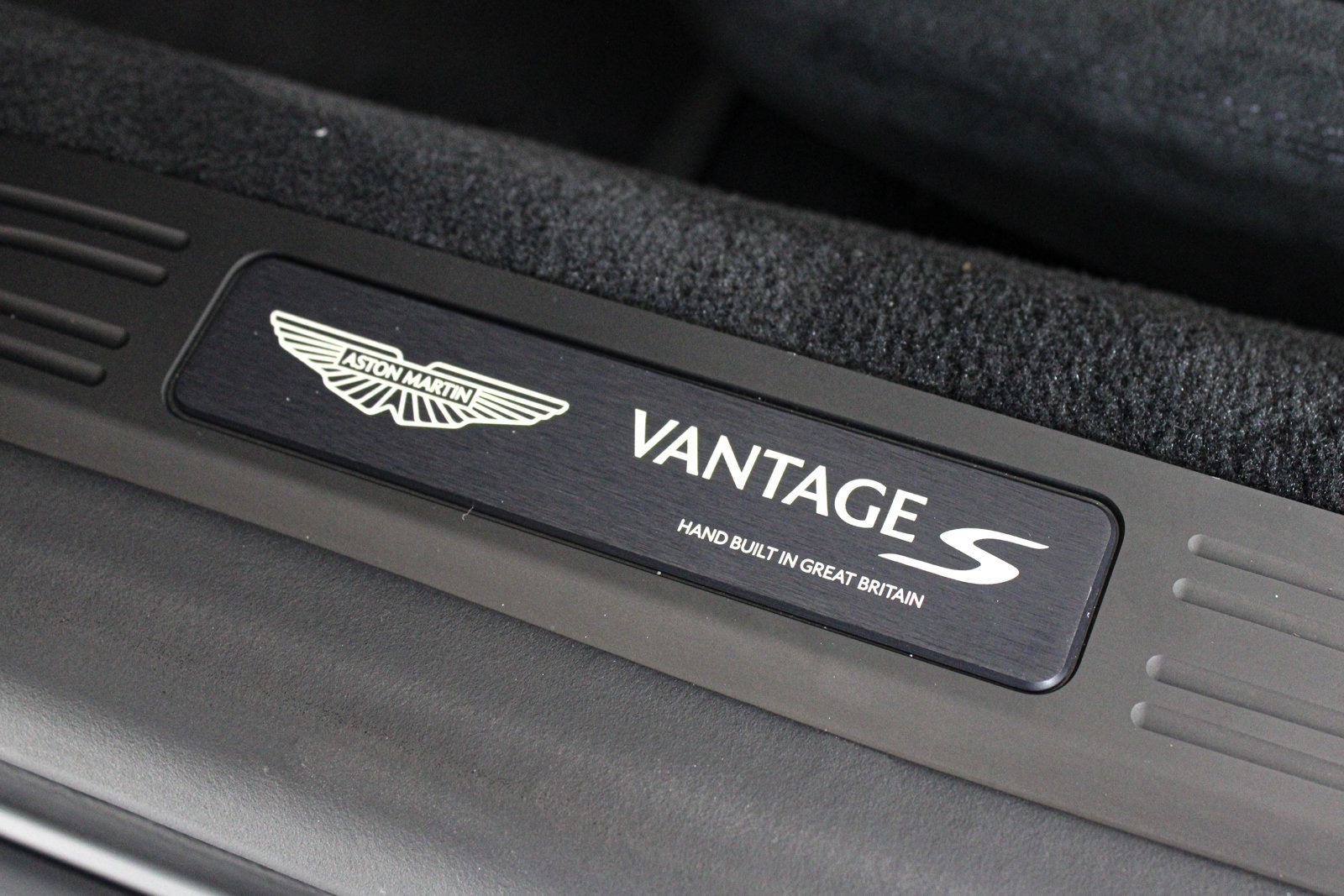 Used 2026 Aston Martin V8 Vantage S RWD image 41