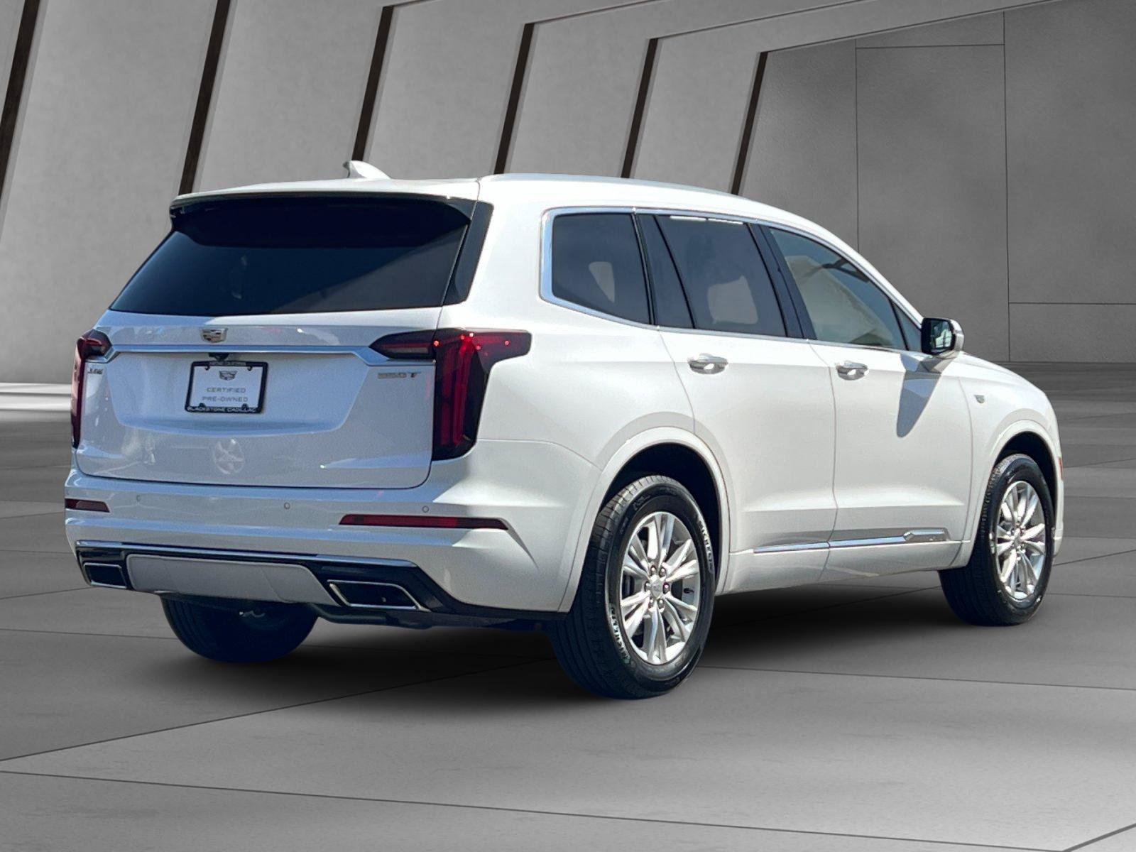 Certified 2025 Cadillac XT6 Luxury FWD image 4