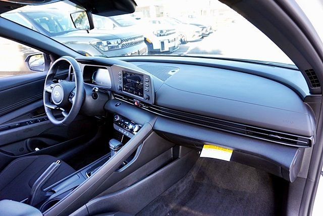 Certified 2025 Hyundai Elantra Sport image 10