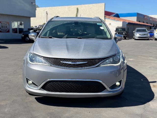 Used 2017 Chrysler Pacifica Limited w/ UConnect Theater Package FWD image 7