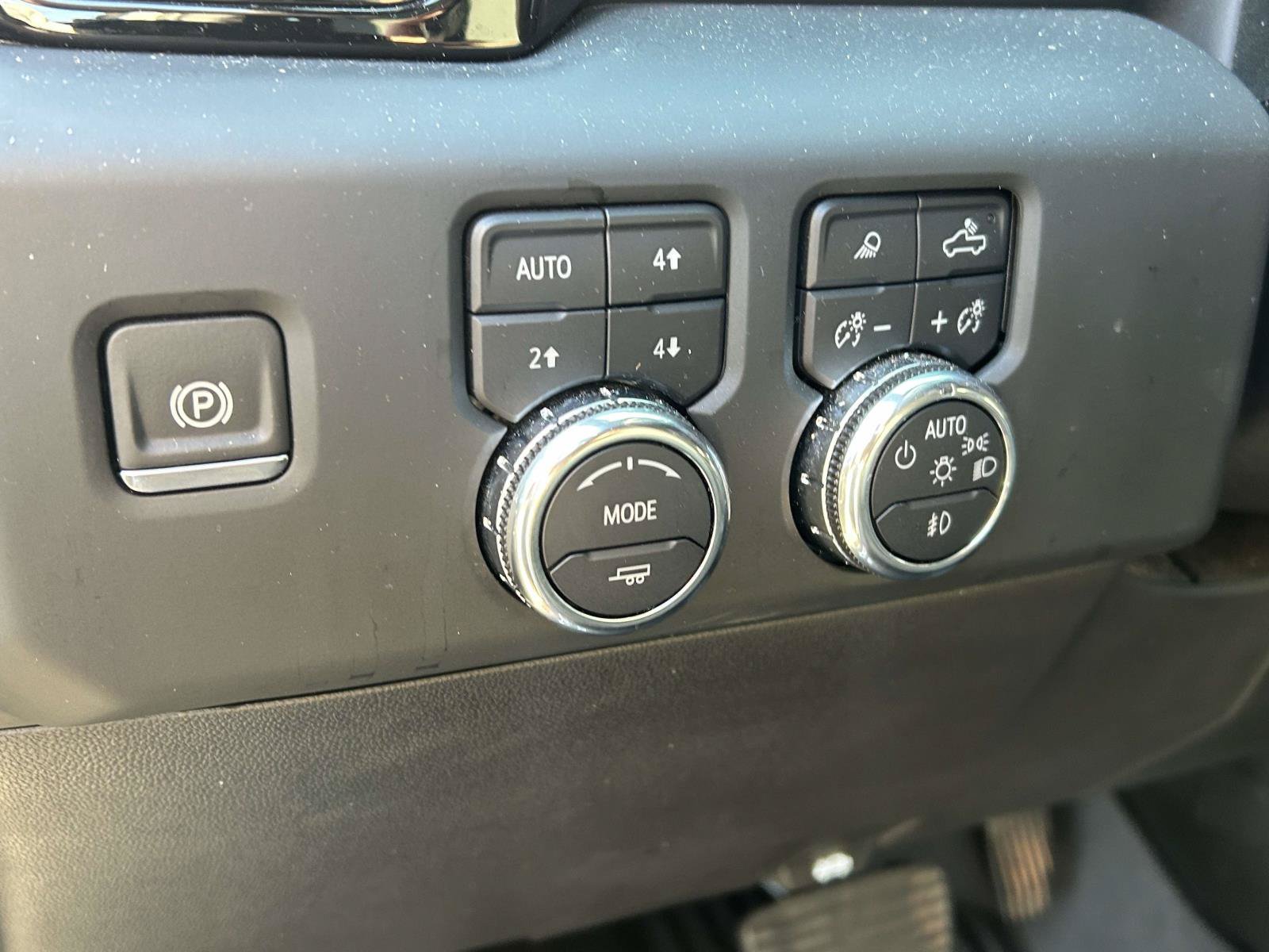 Used 2024 GMC Sierra 1500 AT4 w/ Technology Package AWD/4WD image 21