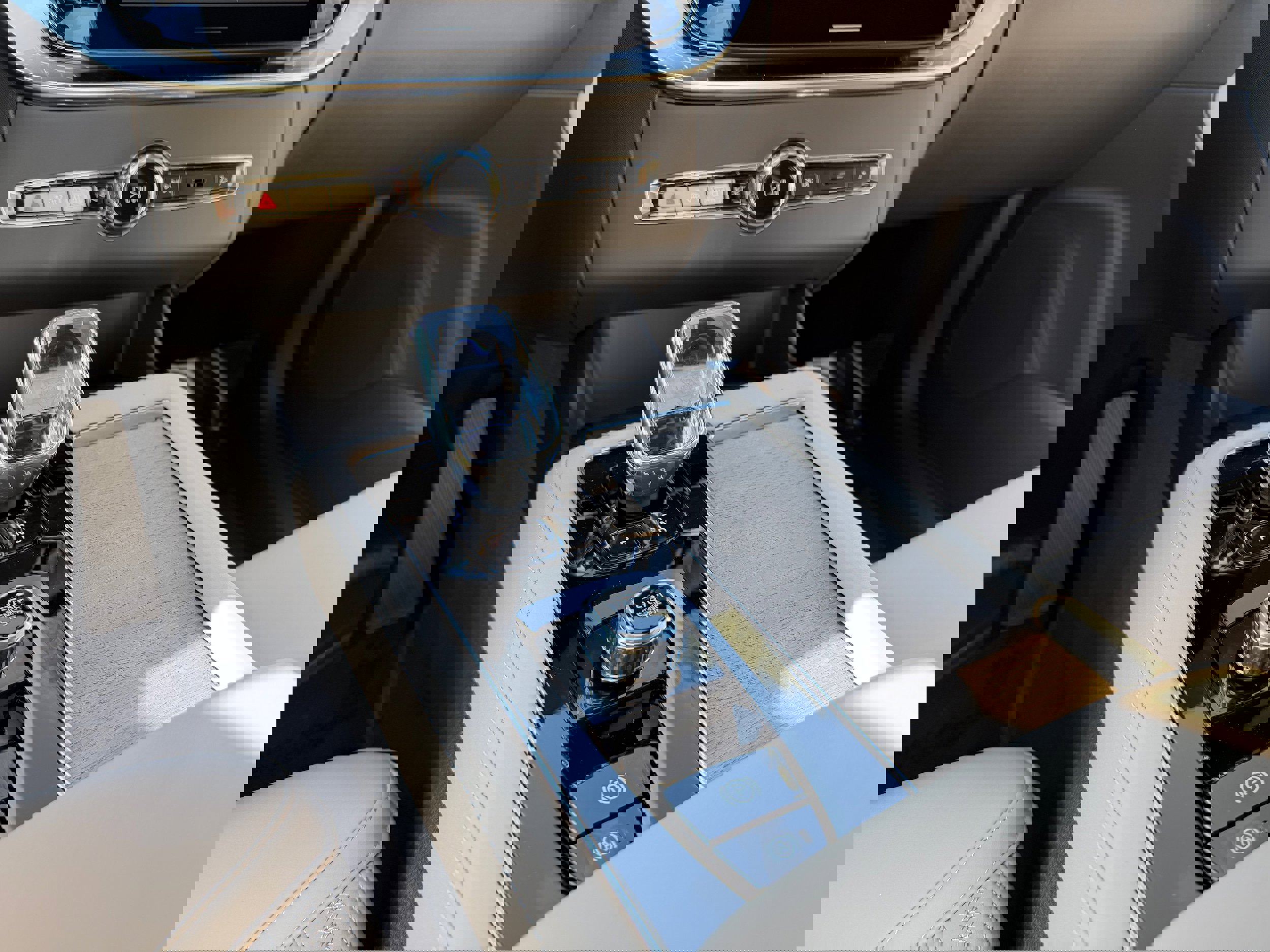 New 2026 Volvo XC90 B6 Core w/ Protection Package Premier image 13