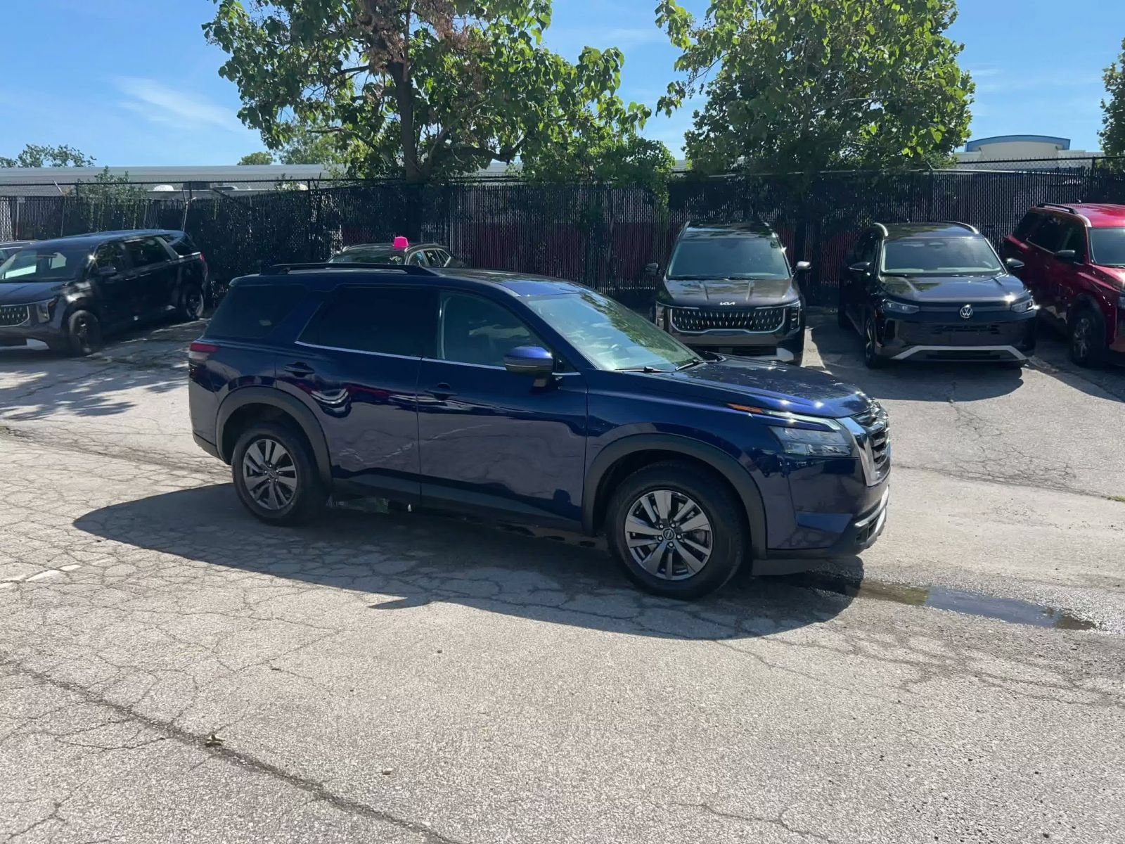 Used 2025 Nissan Pathfinder SV FWD video 2