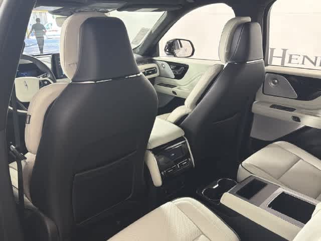 New 2027 Lincoln Aviator Black Label w/ Jet Appearance Package AWD/4WD image 17