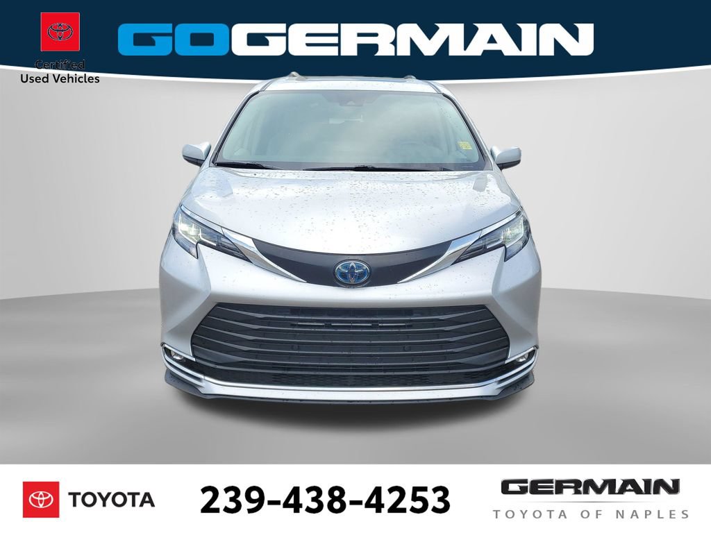 Certified 2022 Toyota Sienna XLE FWD image 2