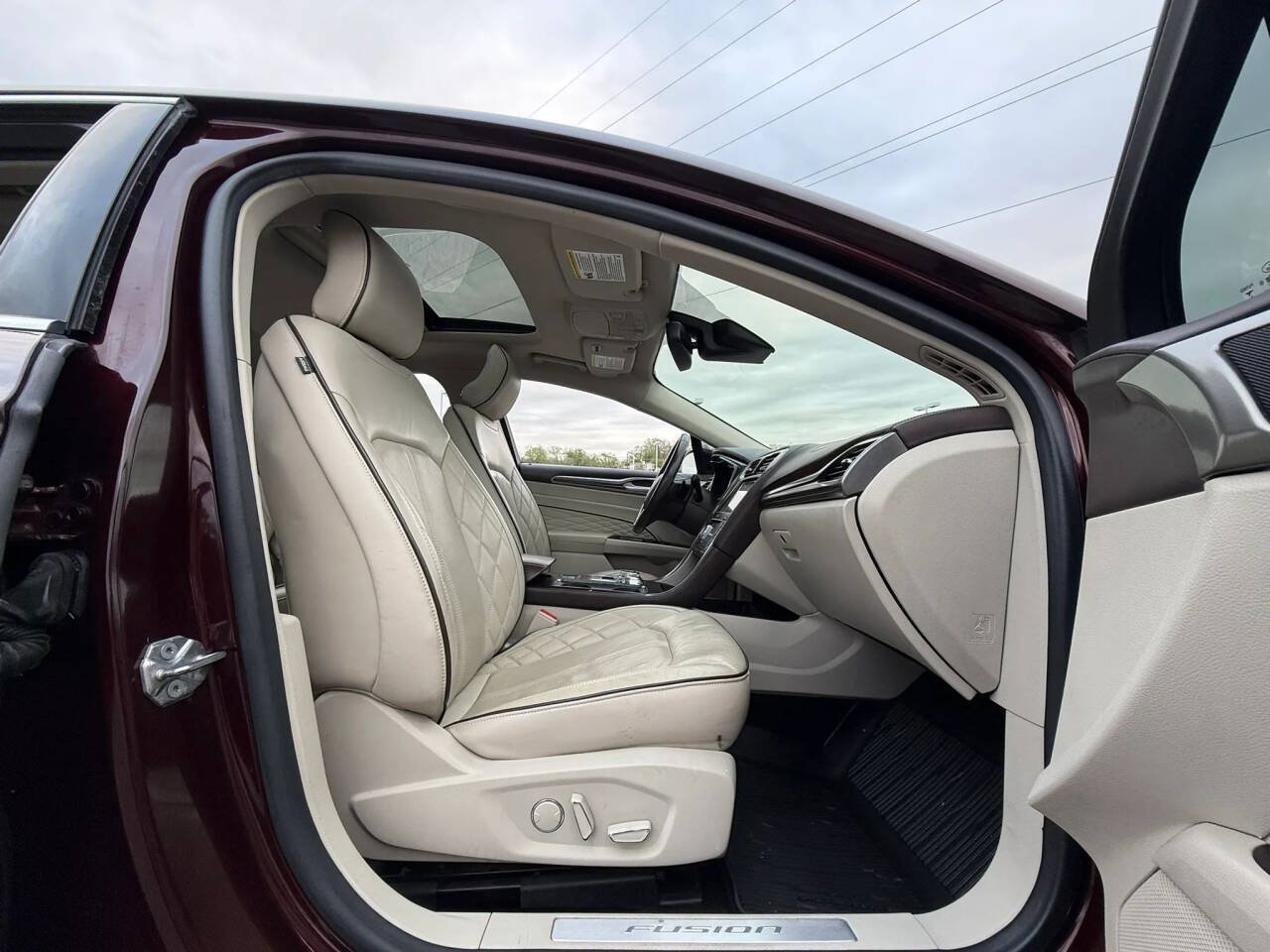 Used 2017 Ford Fusion Platinum FWD image 16