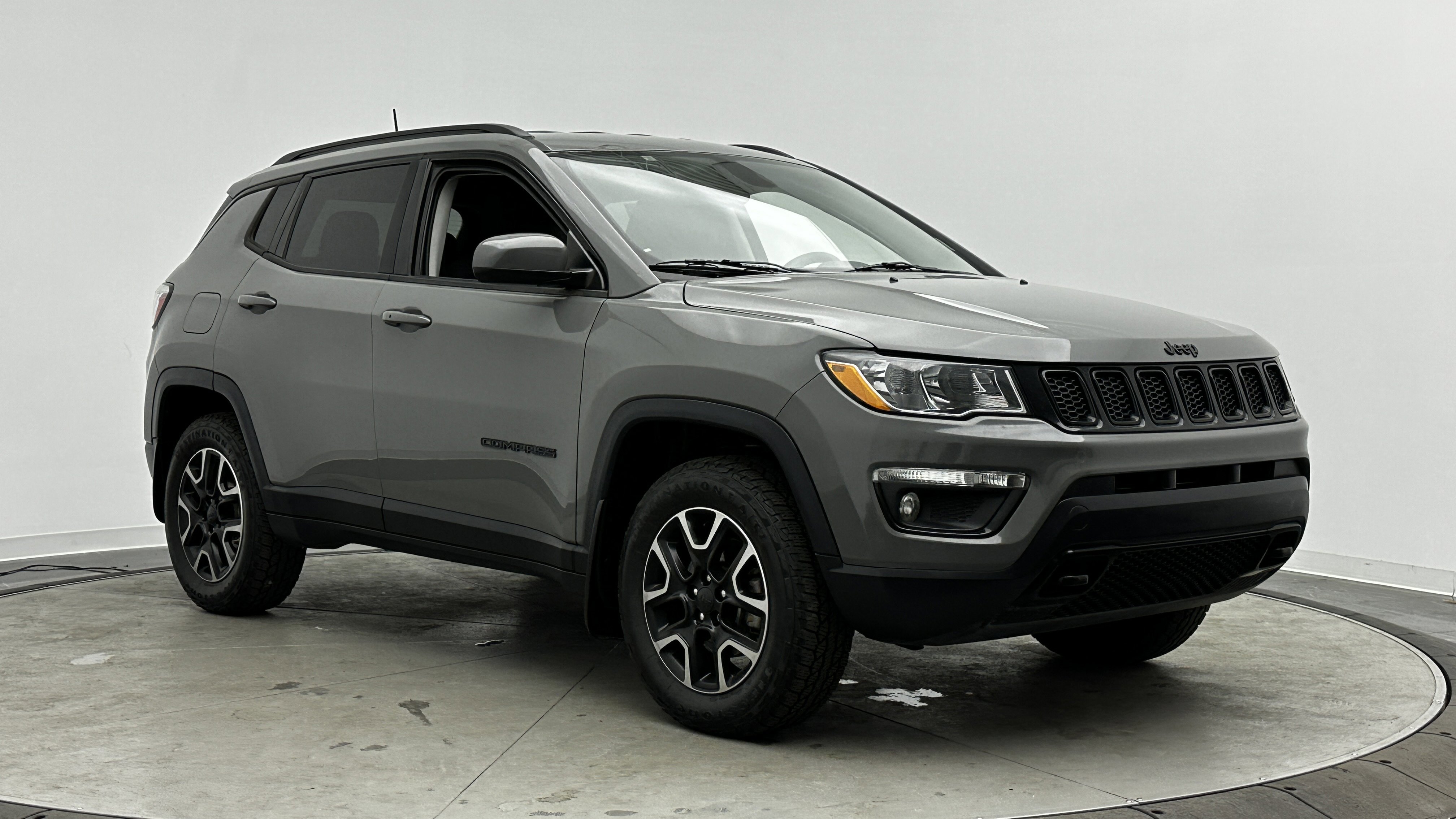 Used 2019 Jeep Compass Sport image 3