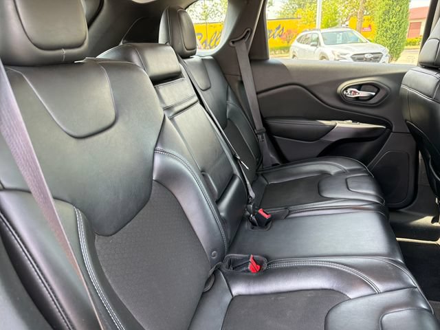 Used 2019 Jeep Cherokee Latitude Plus FWD image 28