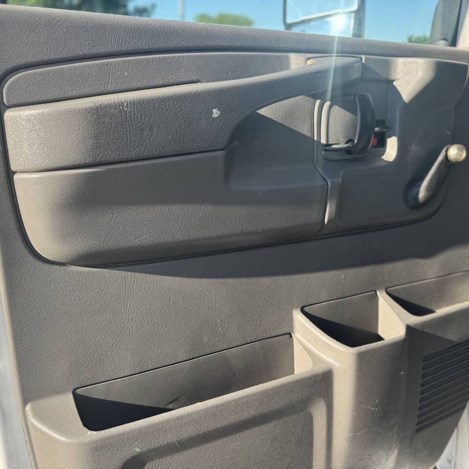 Used 2010 Chevrolet Express 3500 RWD image 34