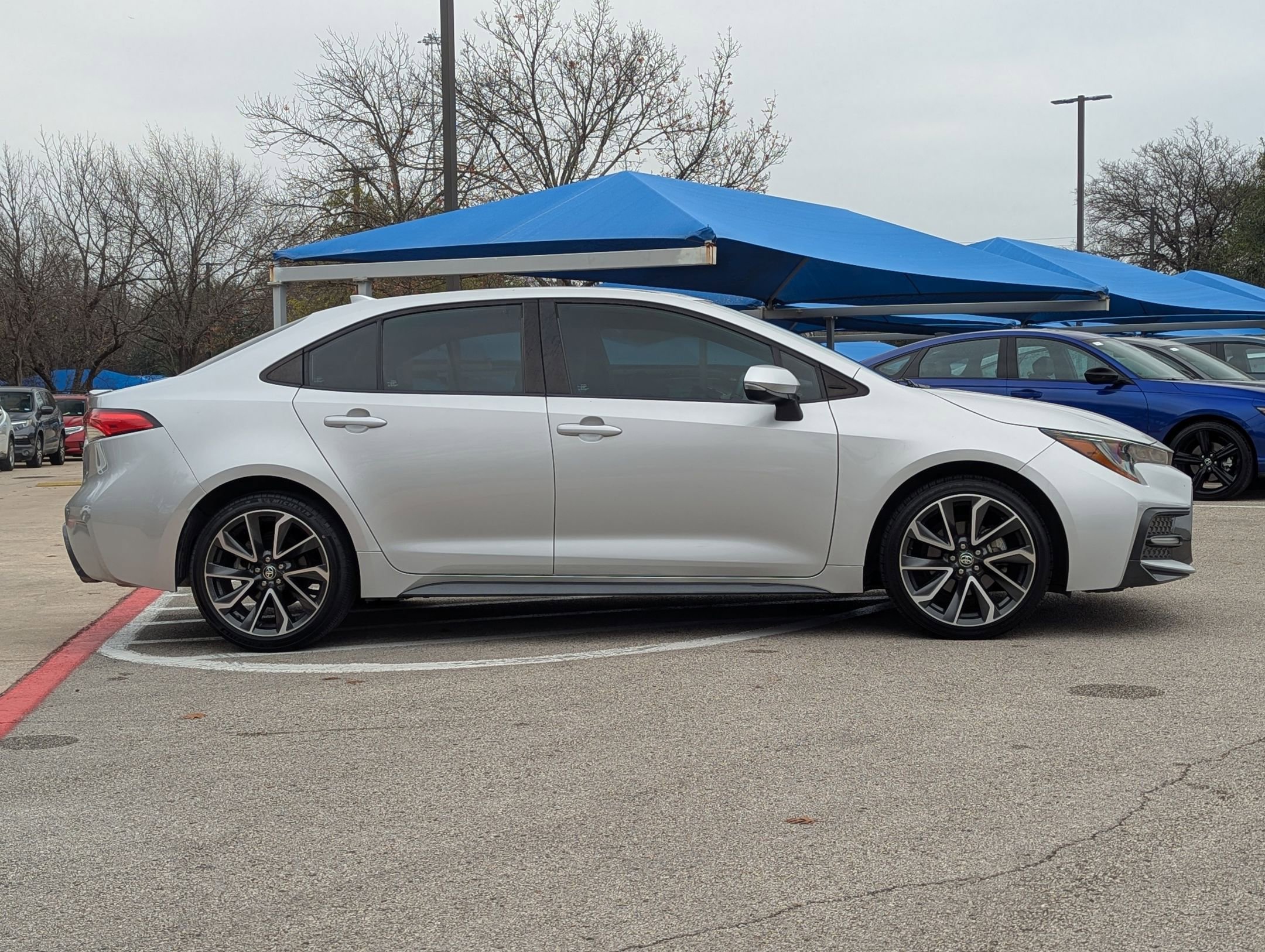 Used 2020 Toyota Corolla SE image 3