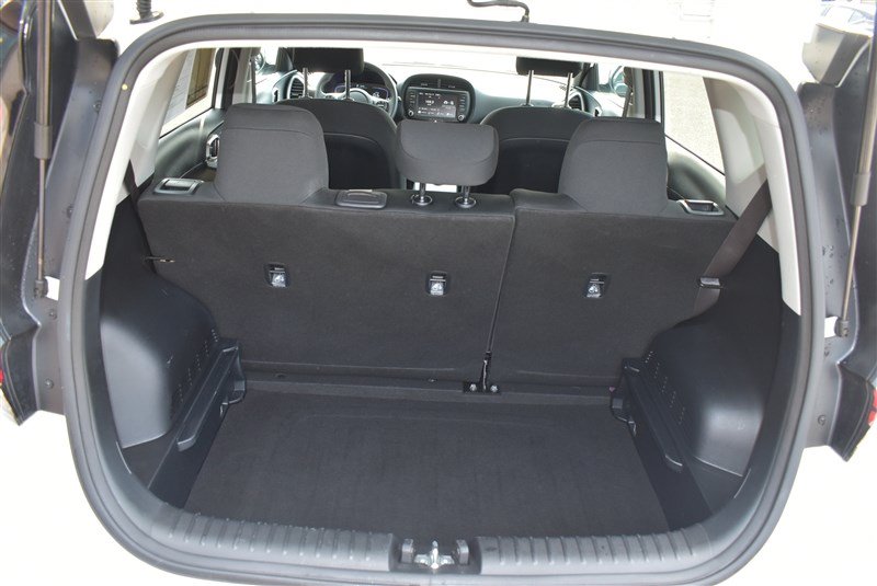 Used 2025 Kia Soul LX w/ LX Technology Package FWD image 21