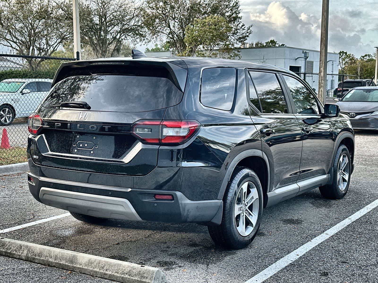 Used 2025 Honda Pilot EX-L image 8