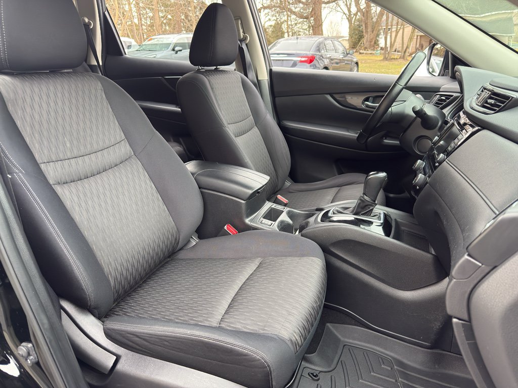 Used 2018 Nissan Rogue SV AWD/4WD image 31