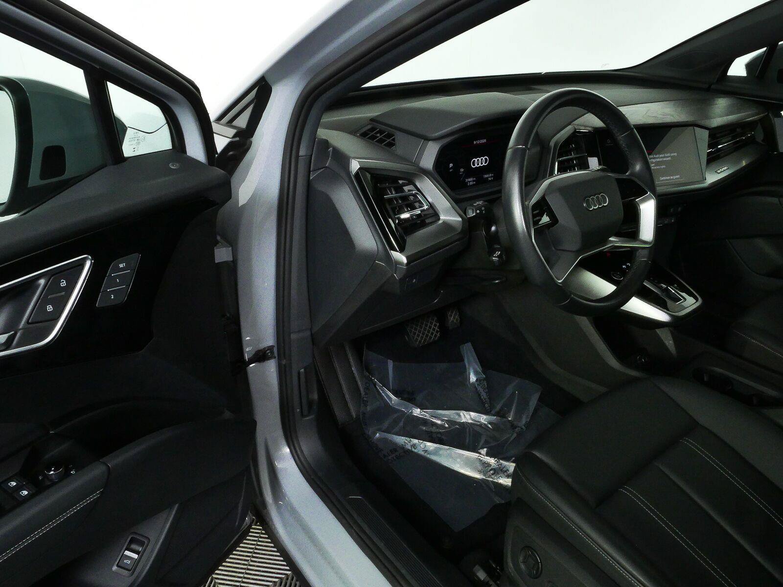 Used 2023 Audi Q4 e-tron Premium w/ Convenience Package AWD/4WD image 9