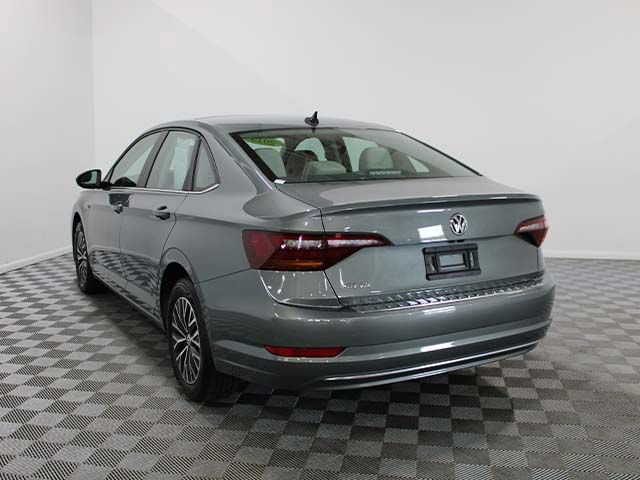 Used 2019 Volkswagen Jetta SEL w/ Cold Weather Package FWD image 4