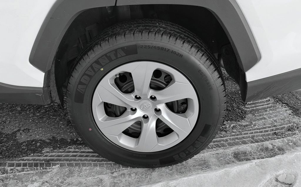 Used 2024 Toyota RAV4 LE image 11