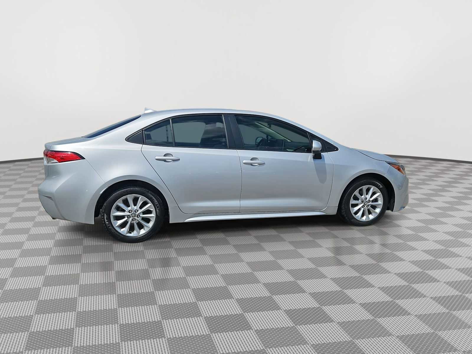 Used 2021 Toyota Corolla LE w/ LE Convenience Package image 9