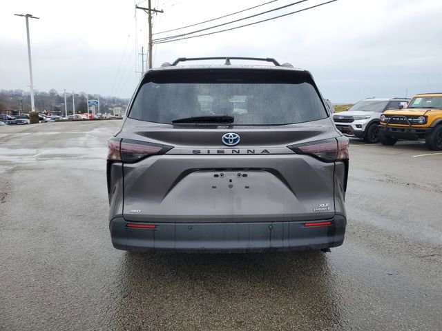 Used 2023 Toyota Sienna XLE image 5