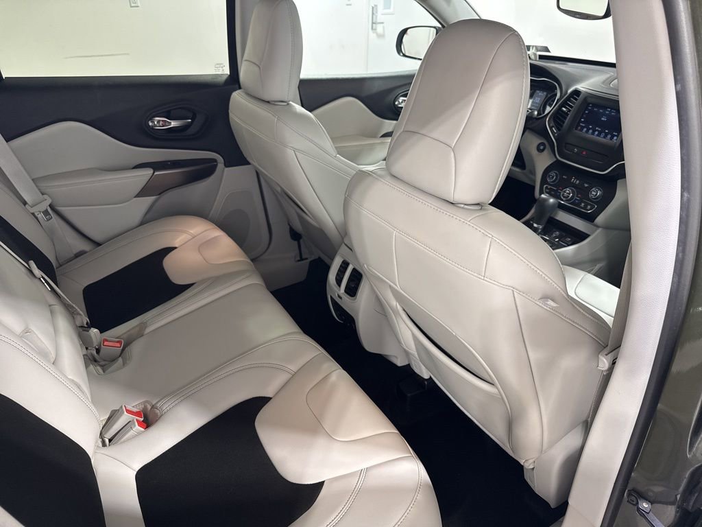 Used 2020 Jeep Cherokee Latitude Plus w/ Comfort/Convenience Group image 25