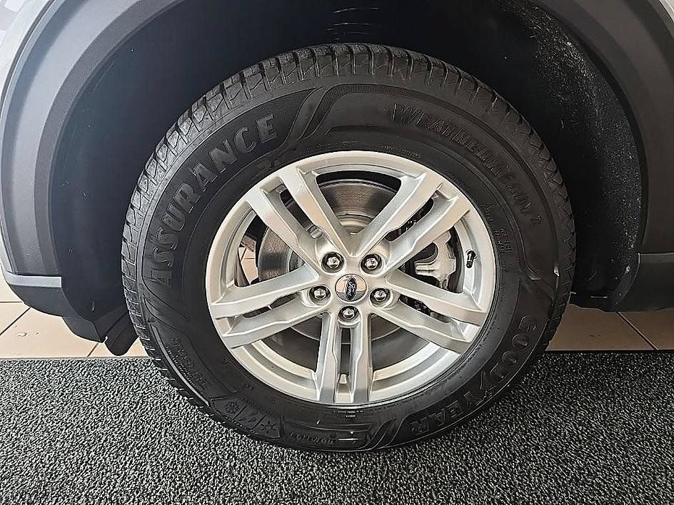 Used 2023 Ford Explorer XLT w/ Equipment Group 202A AWD/4WD image 43
