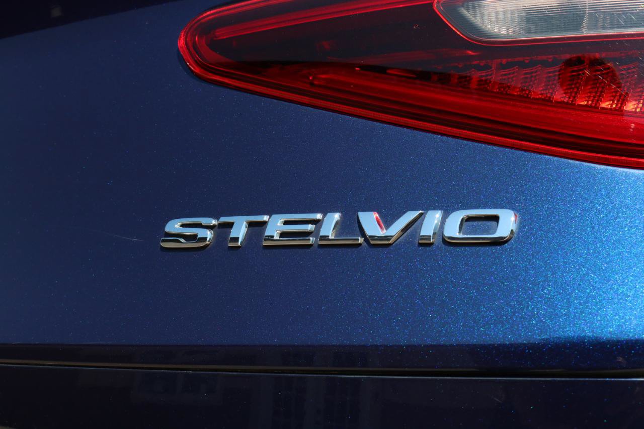 Used 2021 Alfa Romeo Stelvio Sprint w/ Sun & Sound Package AWD/4WD image 16