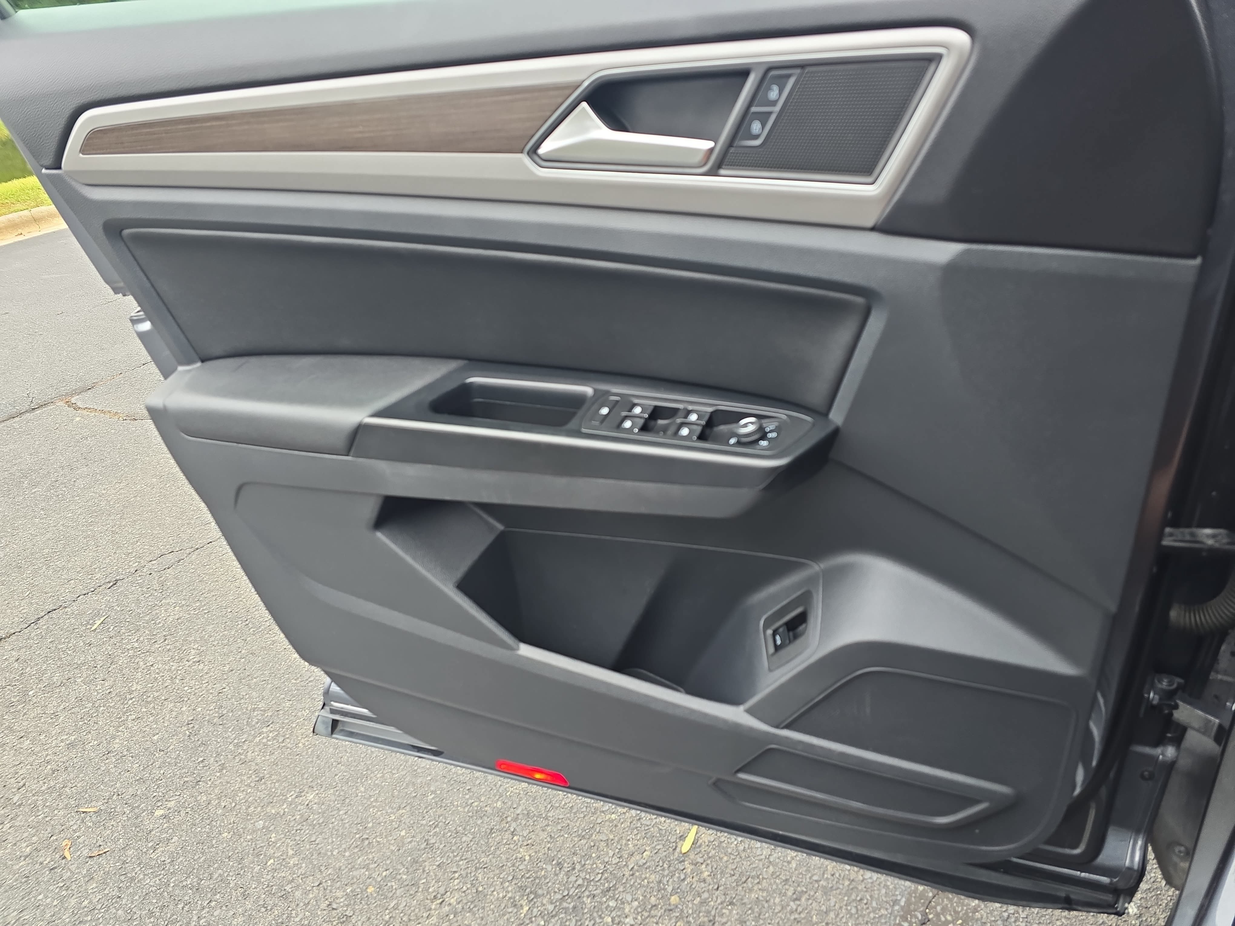 Used 2019 Volkswagen Atlas SE FWD image 28